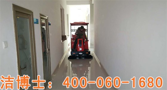 小區駕駛式掃地車(chē)