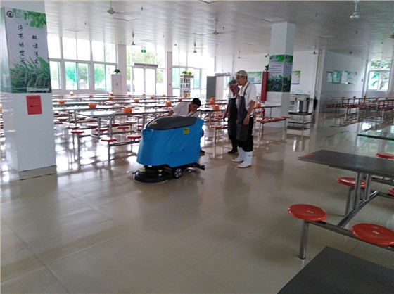 江蘇南京江寧區將軍大道學(xué)校餐廳洗地機550..