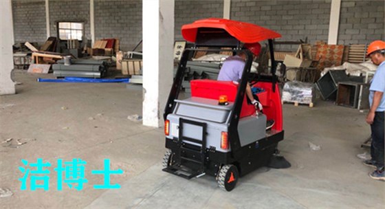 駕駛掃地車(chē)
