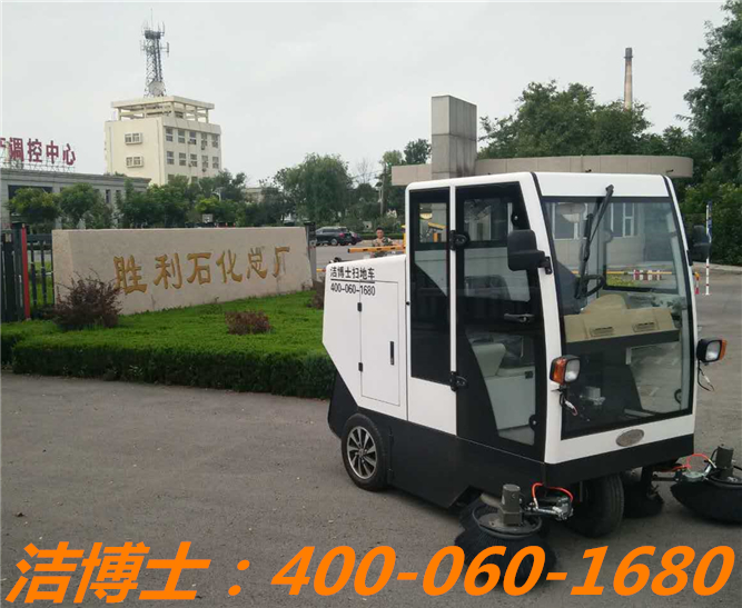 潔博士駕駛掃路車(chē)客戶(hù)案例—中石化勝利油田 潔博士駕駛掃路車(chē)客戶(hù)案例—中石化勝利油田