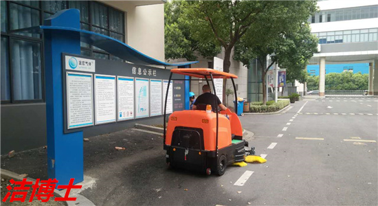 環(huán)保掃地車(chē)