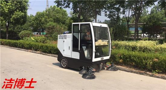 潔博士電動(dòng)掃地車(chē)用戶(hù)現場(chǎng) 潔博士電動(dòng)掃地車(chē)用戶(hù)現場(chǎng)