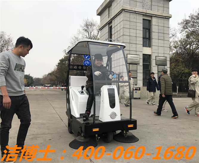 潔博士電動(dòng)掃地車(chē)客戶(hù)案例——淮海戰役烈士紀念塔管理局 潔博士電動(dòng)掃地車(chē)客戶(hù)案例——淮海戰役烈士紀念塔管理局