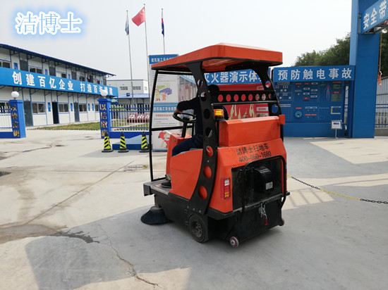 潔博士電動(dòng)掃地車(chē)