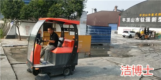 潔博士清掃車(chē) 潔博士清掃車(chē)