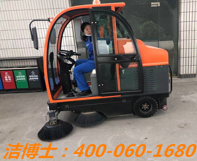 潔博士掃地車(chē)客戶(hù)案例——廣州黃坤油庫 潔博士掃地車(chē)客戶(hù)案例——廣州黃坤油庫